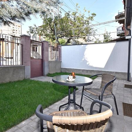 The Nut Guest House Yerevan Bagian luar foto