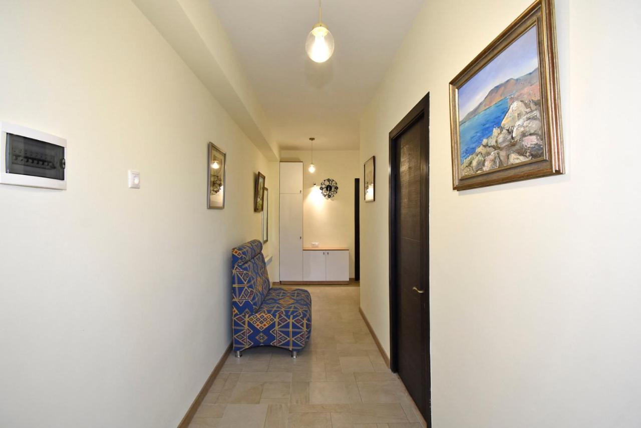 The Nut Guest House Yerevan Bagian luar foto