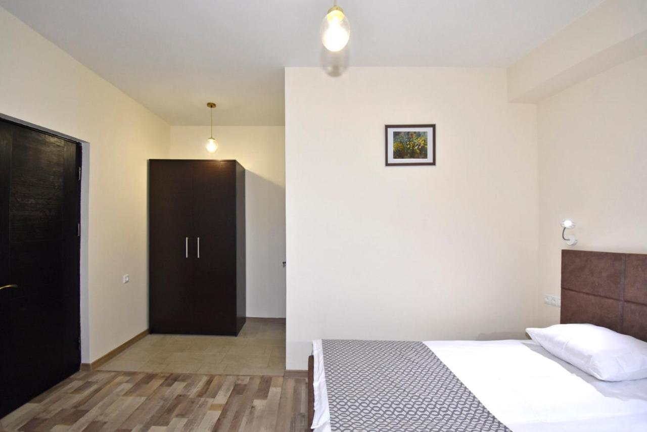 The Nut Guest House Yerevan Bagian luar foto