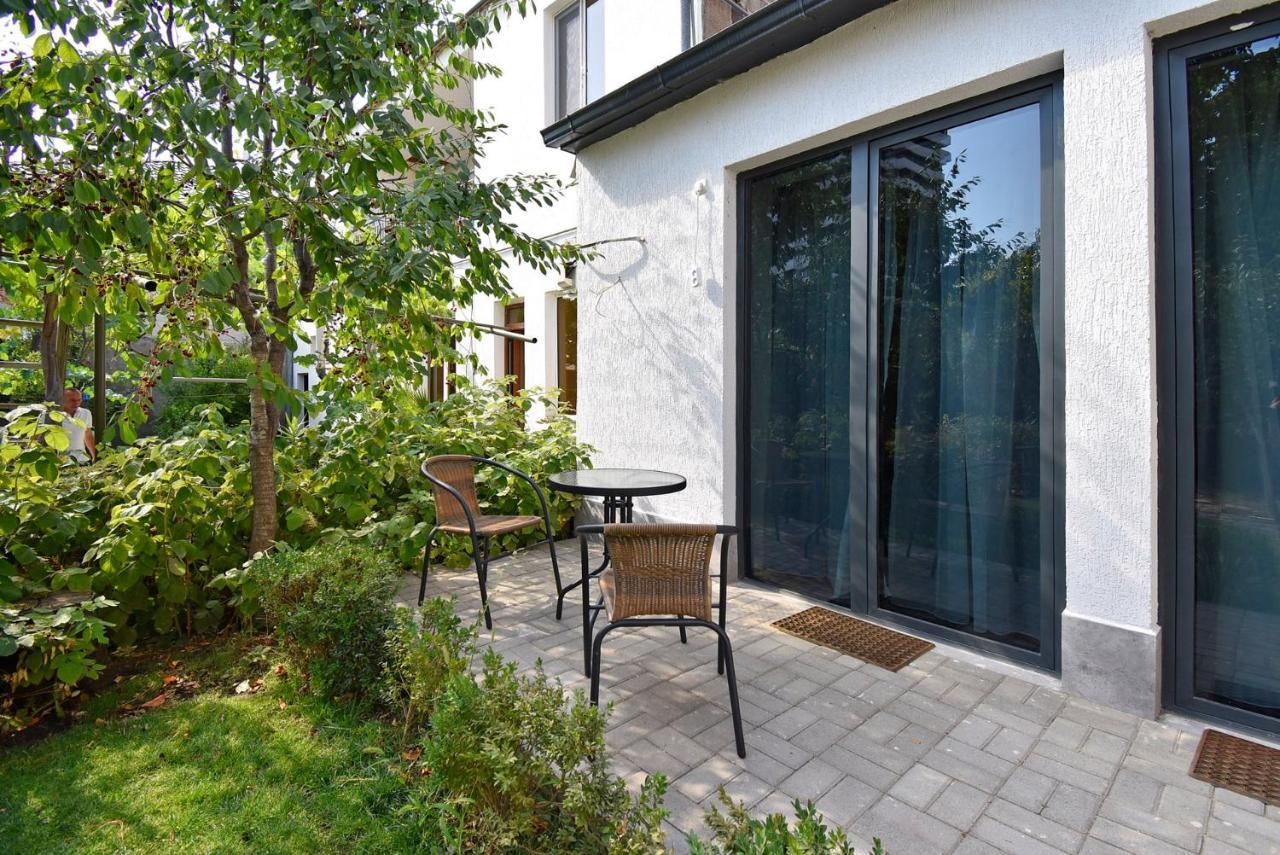The Nut Guest House Yerevan Bagian luar foto