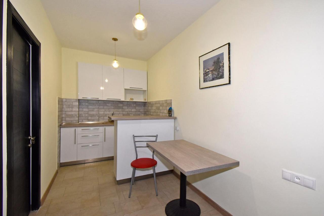 The Nut Guest House Yerevan Bagian luar foto
