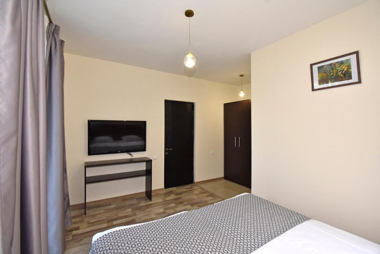 The Nut Guest House Yerevan Bagian luar foto