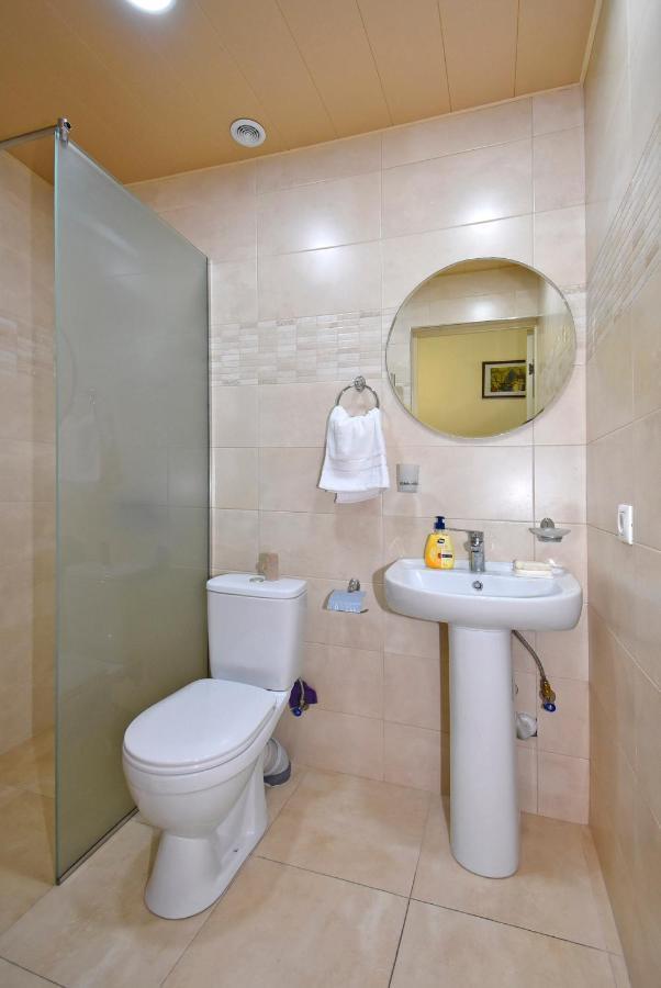 The Nut Guest House Yerevan Bagian luar foto