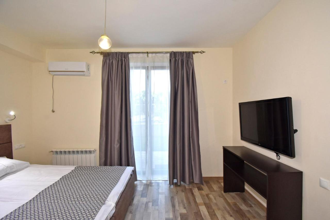 The Nut Guest House Yerevan Bagian luar foto