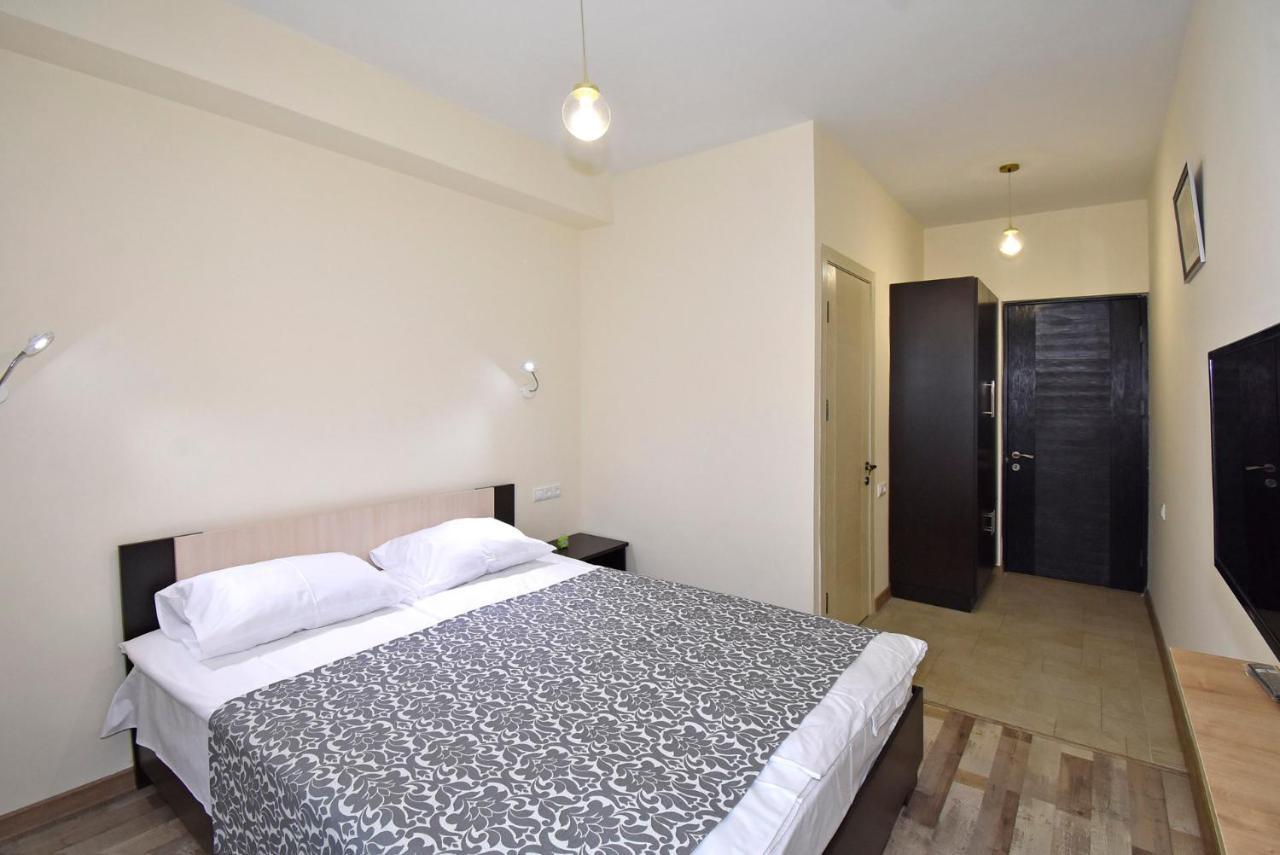 The Nut Guest House Yerevan Bagian luar foto