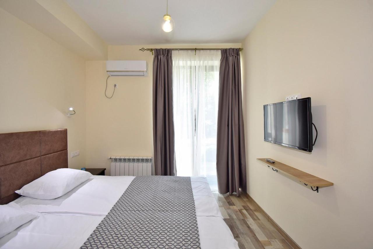 The Nut Guest House Yerevan Bagian luar foto