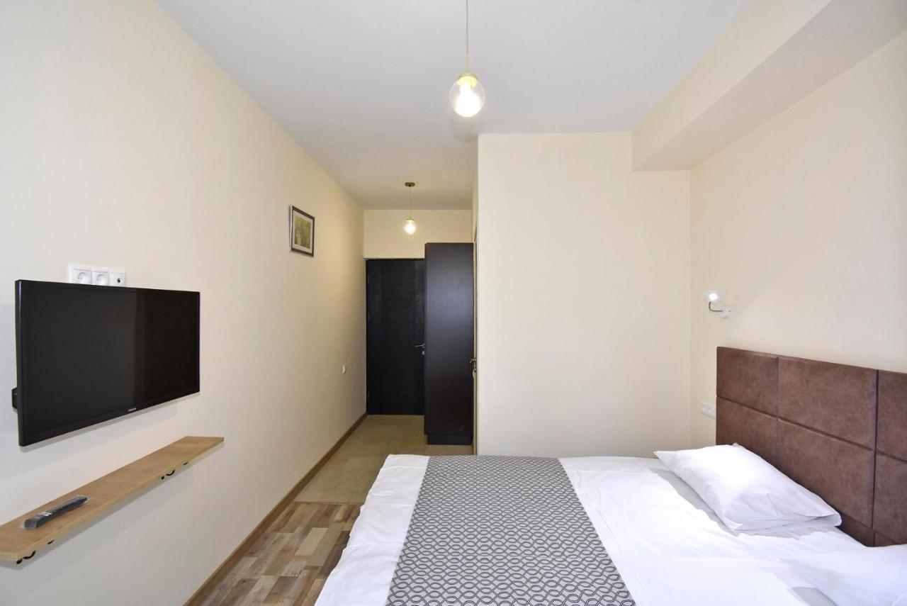 The Nut Guest House Yerevan Bagian luar foto