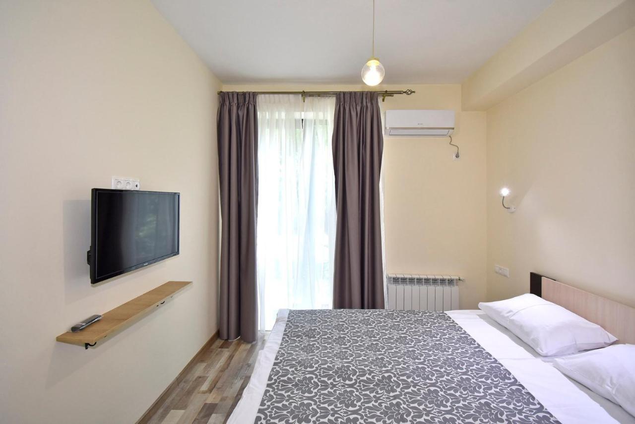 The Nut Guest House Yerevan Bagian luar foto