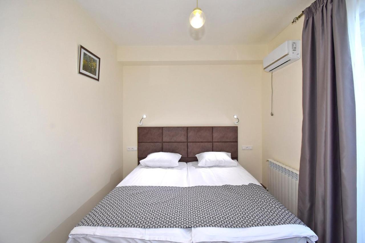 The Nut Guest House Yerevan Bagian luar foto